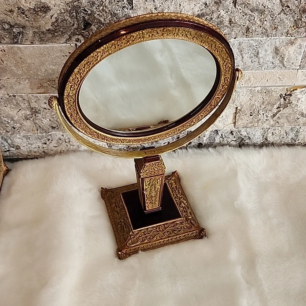 Bathroom Set Witch A Classic Timeless Vintage